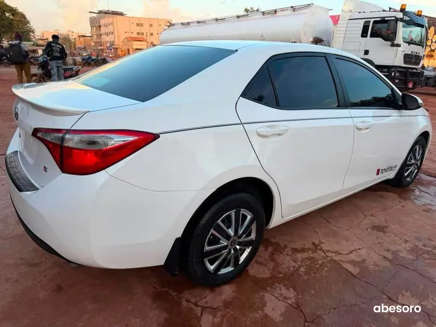 TOYOTA COROLLA S ANNÉE 2015 (image 6)