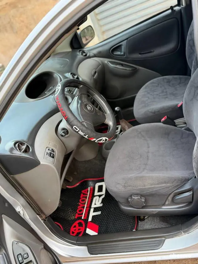 Toyota yaris 2005 (image 3)