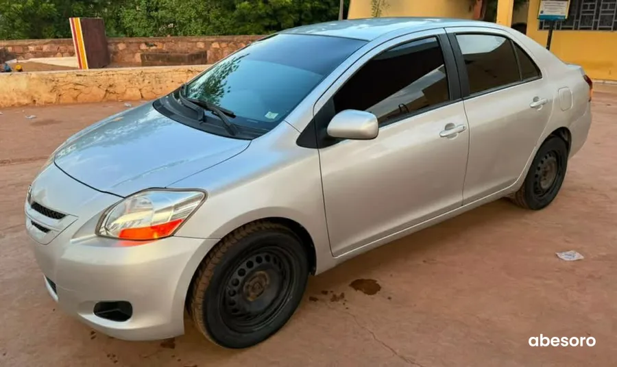 TOYOTA YARIS BERLINE 2009 (image 4)