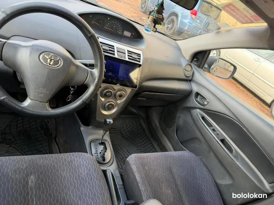 Toyota yaris année 2010 (image 2)
