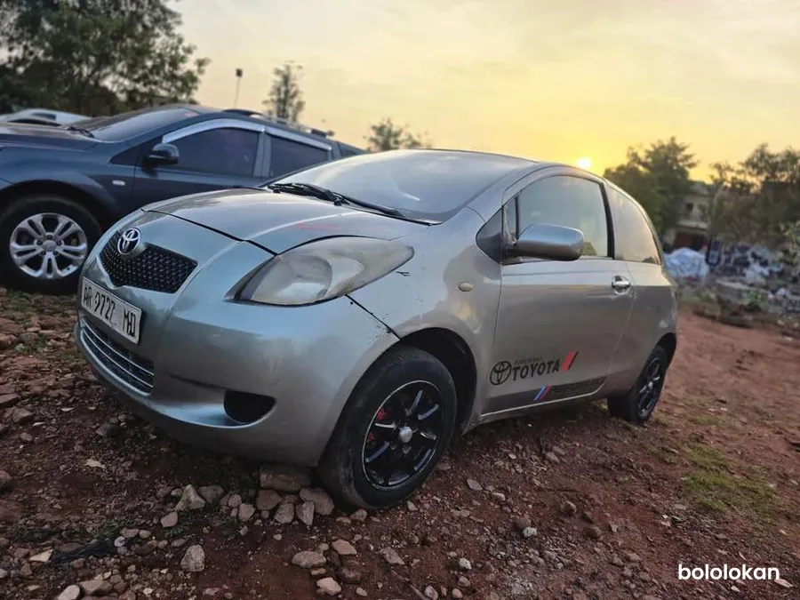 Toyota Yaris très propre à vendre (image 7)