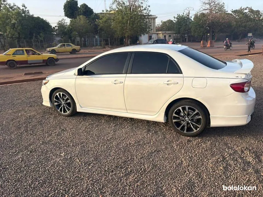 Toyota corolla S 2012 (image 2)