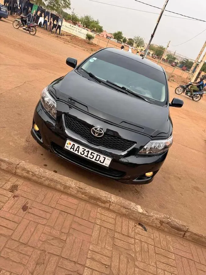Toyota Corolla LE 2010 (image 1)