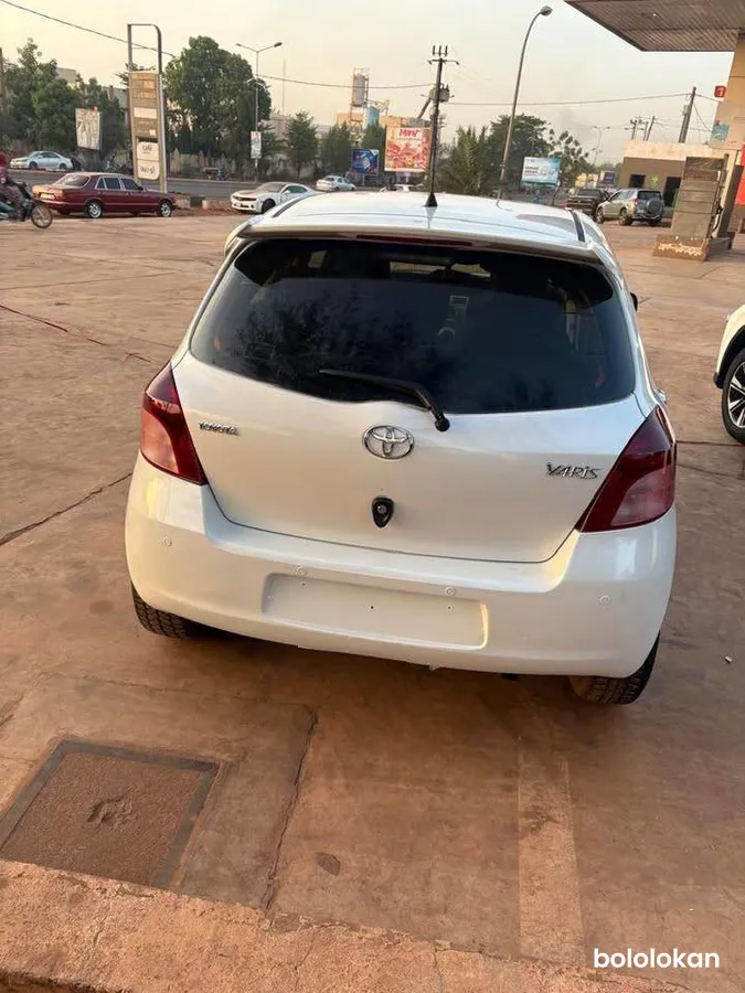 Toyota Yaris (image 3)