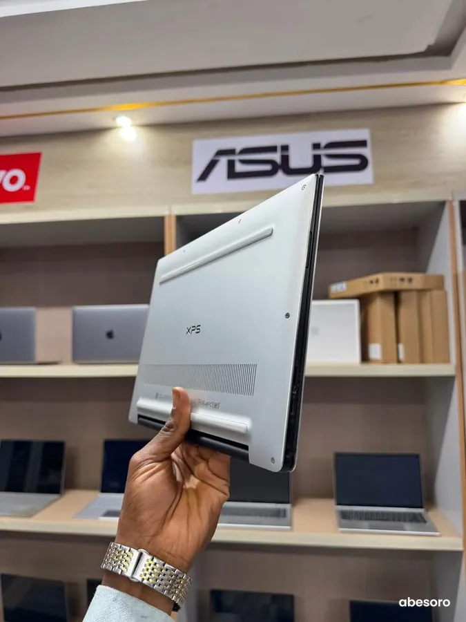 DELL XPS 13 9370 (image 2)