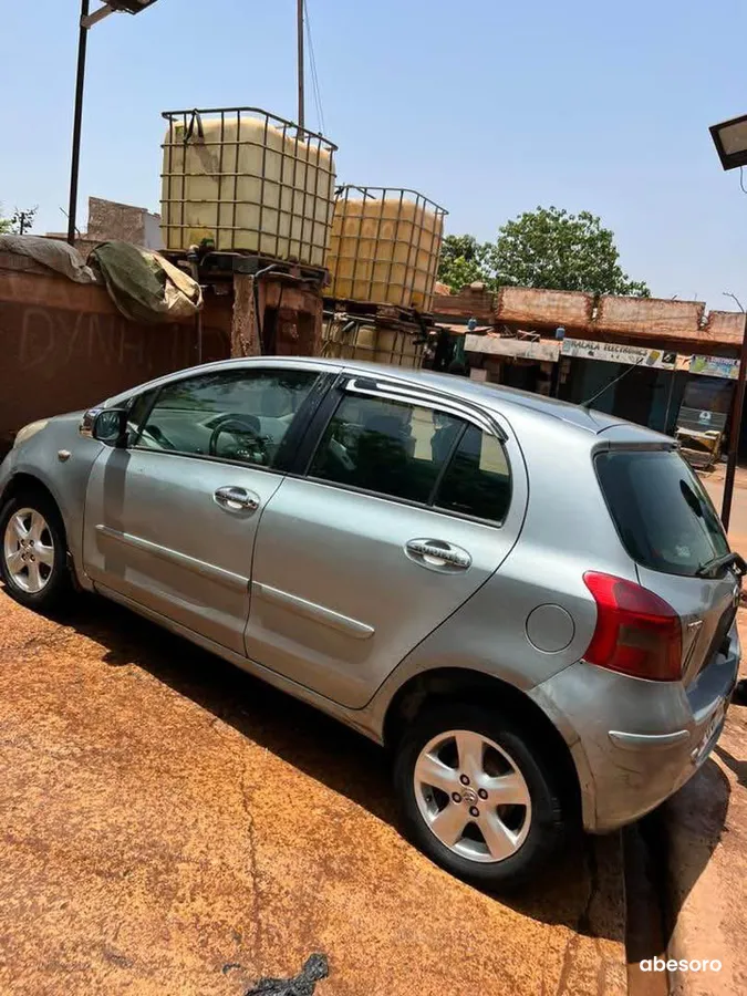Yaris break (image 1)