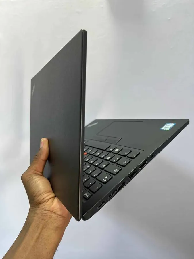 Lenovo ThinkPad x280 (image 4)