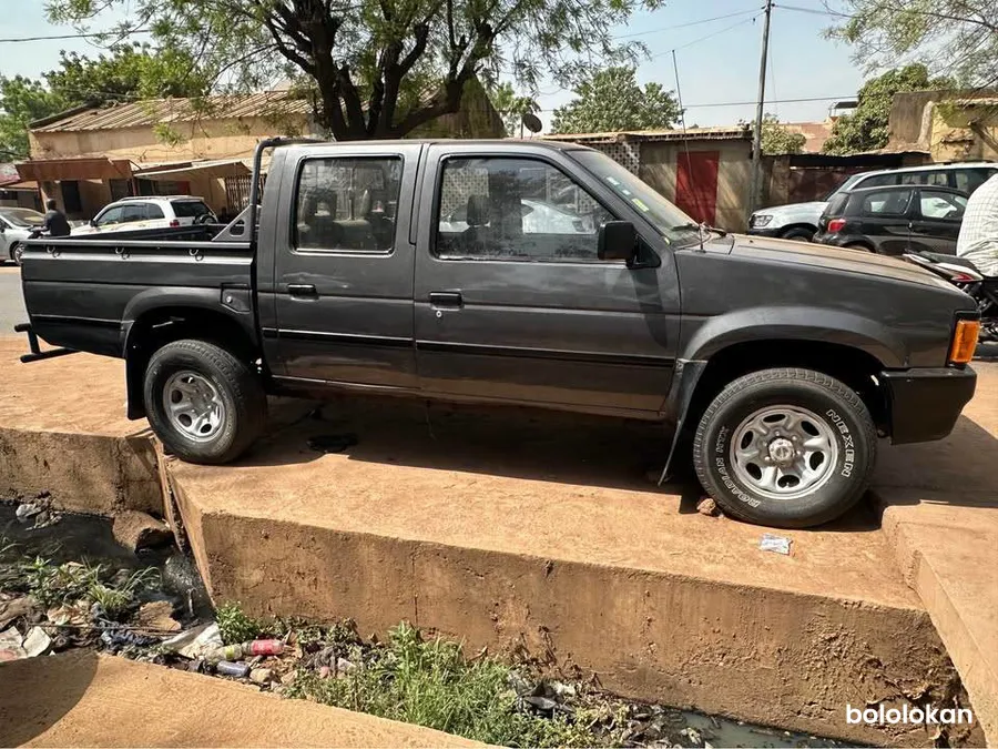 Pickup Nissan D21 – Année 1999 (Diesel) (image 3)