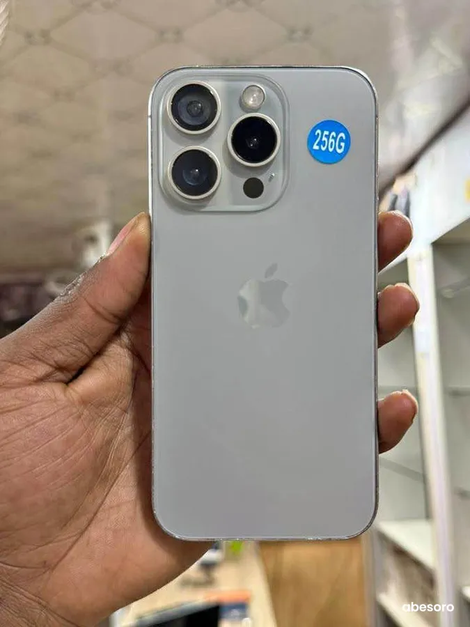 iPhone 15 pro 256 Go (image 1)