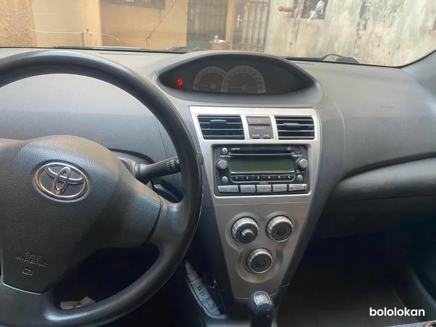 Toyota Yaris berline (image 4)