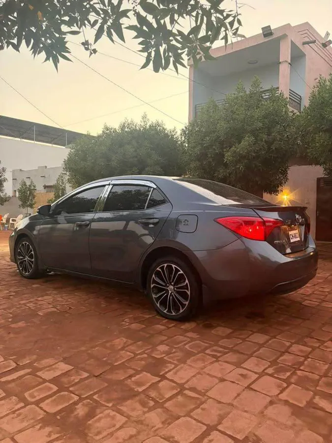 Toyota Corolla S 2014 modifié en 2017 (image 3)