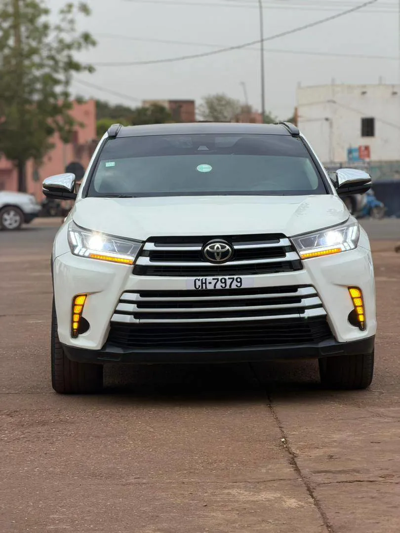Toyota Highlander 2018 (image 1)