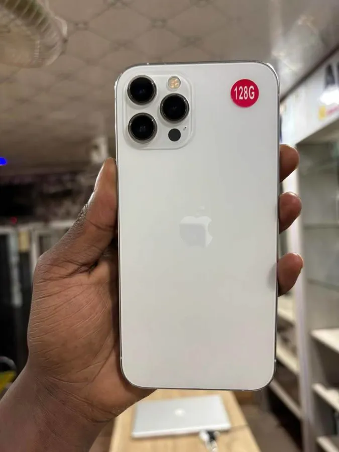 iPhone 12 Pro Max Face ID off (image 4)