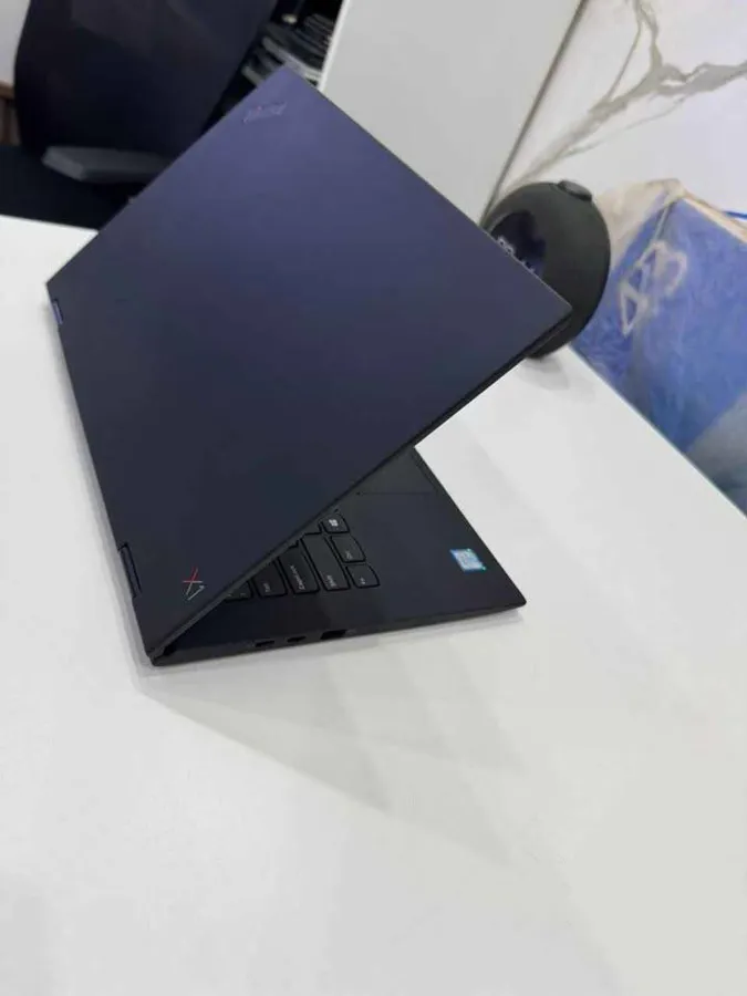 💻 Lenovo ThinkPad X1 Yoga (image 3)
