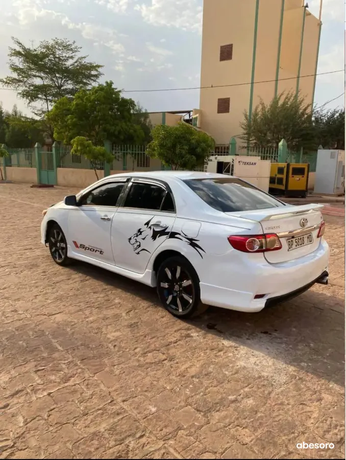 Toyota Corolla S 2012 (image 2)