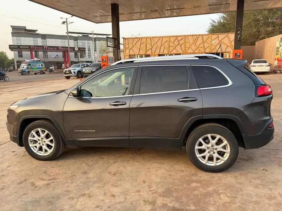 Jeep Cherokee Année 2015 (image 4)