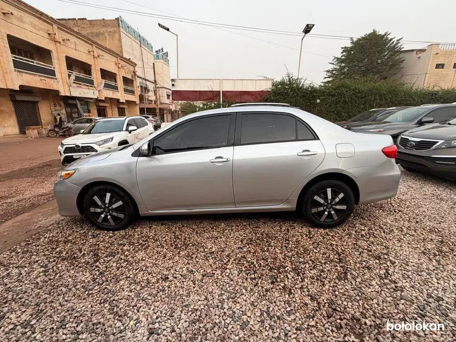 Toyota Corolla LE année 2012 (image 3)