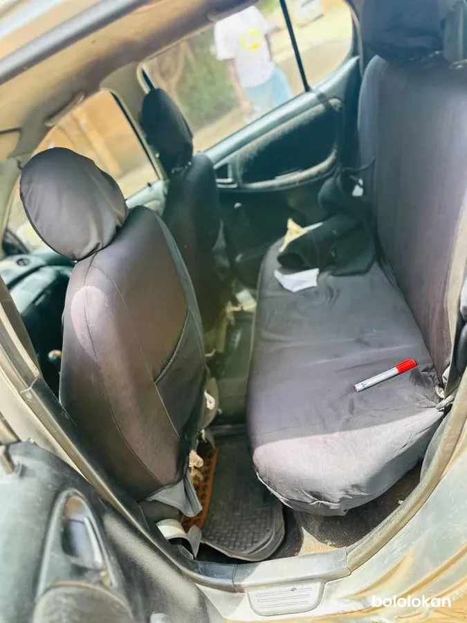 TOYOTA YARIS 2005 (image 8)