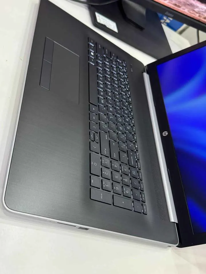 HP 470 G7 – Core i7 10ᵉ Génération Intel Core i7-10110U (image 3)