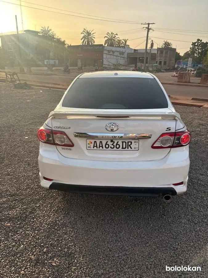 Toyota corolla S 2012 (image 9)