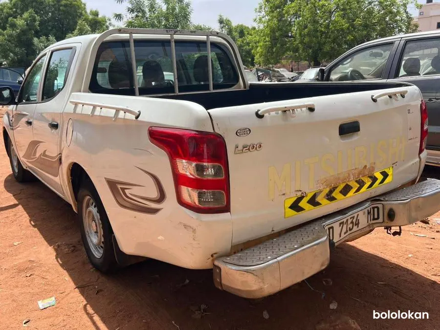 Mitsubishi L200 Année 2016 (image 6)