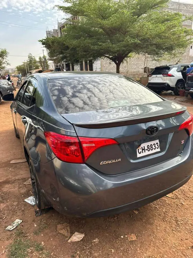 Toyota Corolla S 2014 modifié en 2017 (image 2)