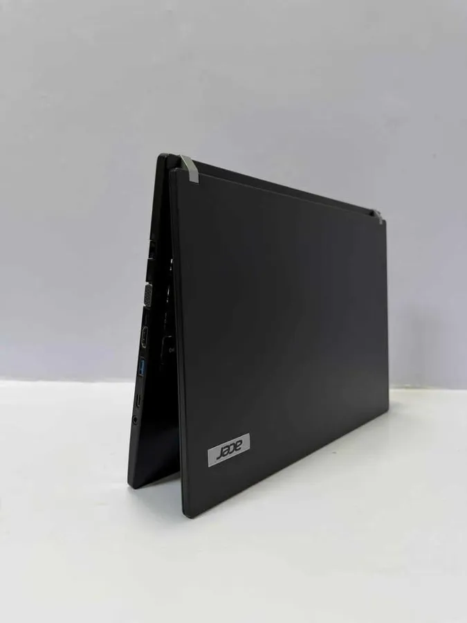 Acer travelMate P648 (image 3)
