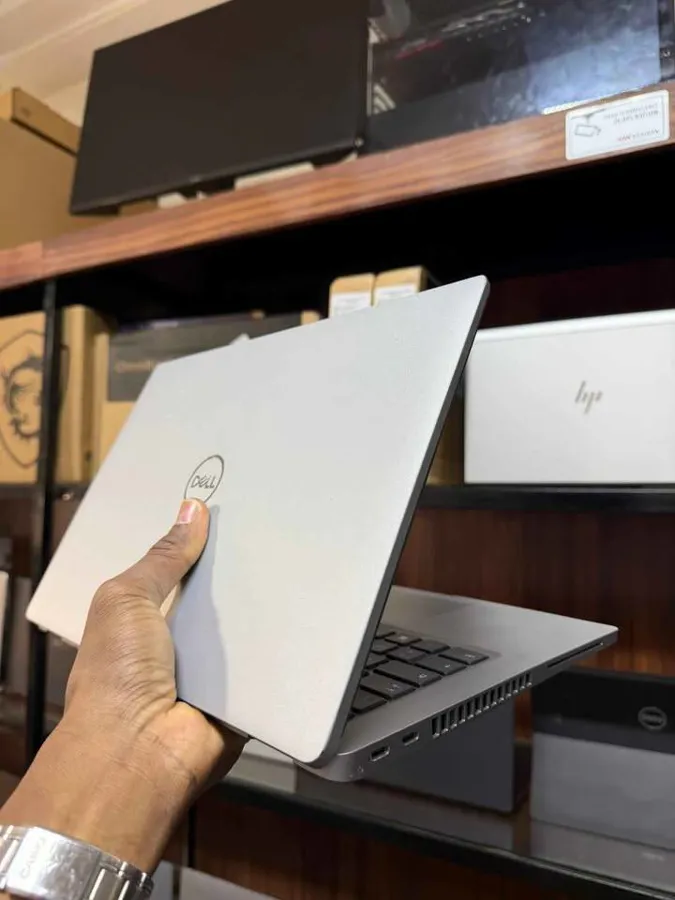 Dell latitude 5430 (image 2)