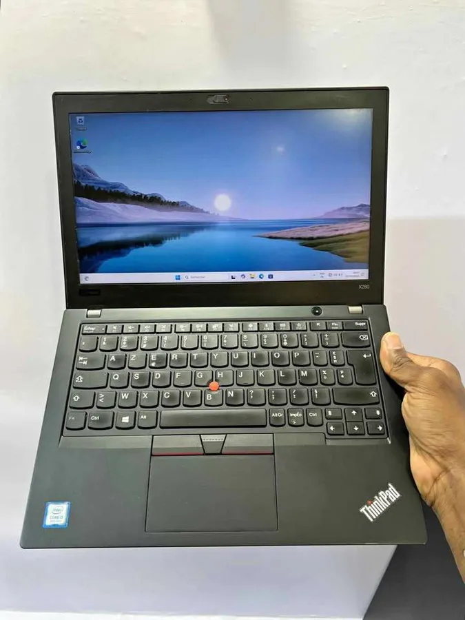 Lenovo ThinkPad x280 (image 1)