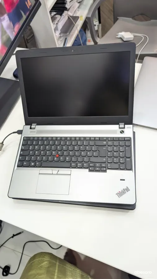 Lenovo ThinkPad E570 (image 4)