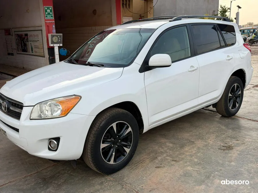 TOYOTA RAV4 ANNÉE 2010 (image 2)