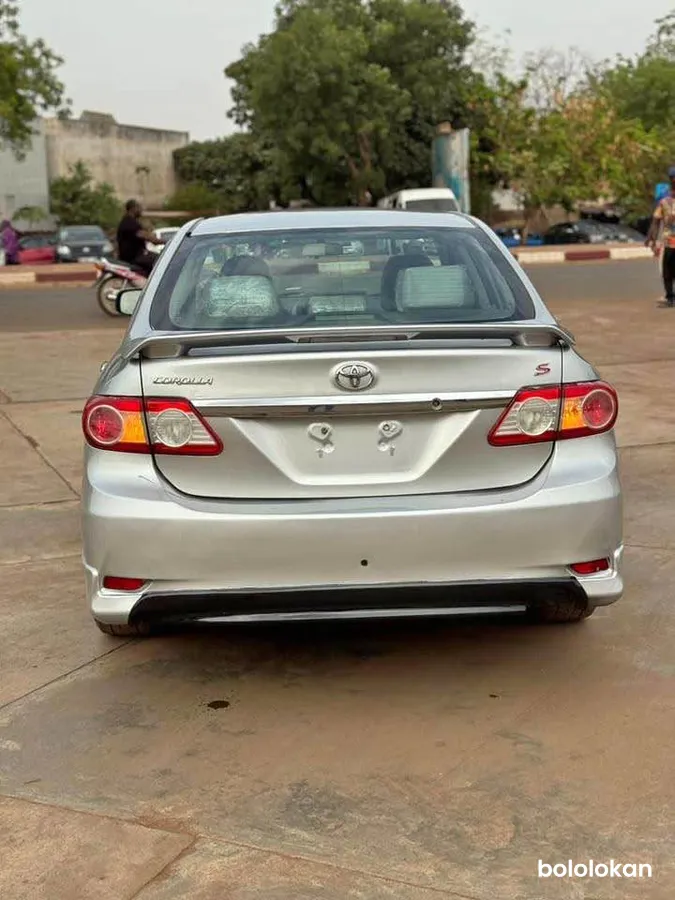 TOYOTA COROLLA LE 2013 (image 1)