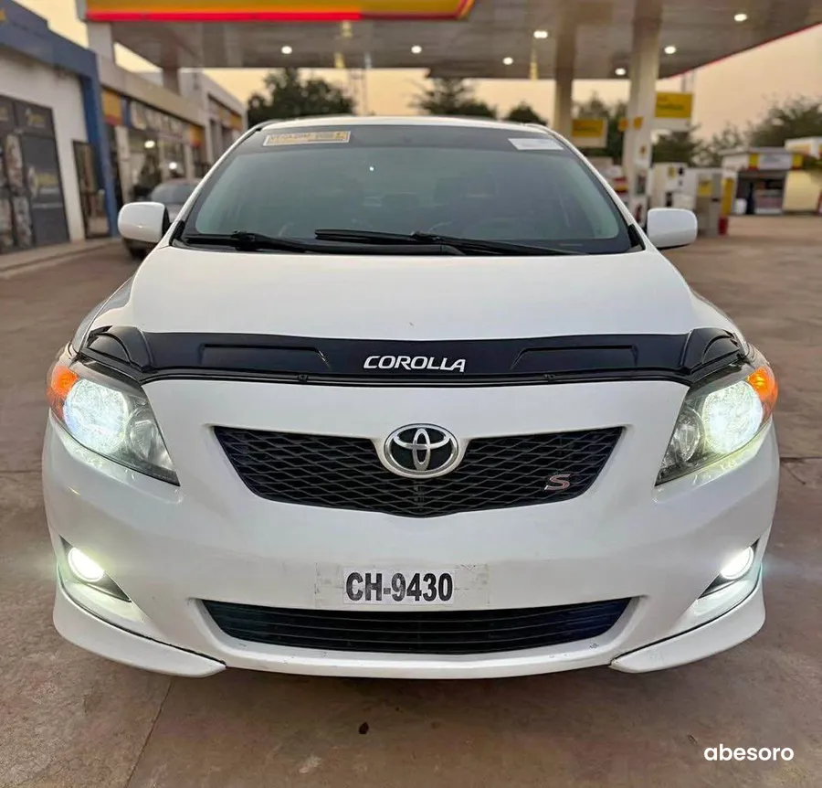Toyota Corolla S (image 1)
