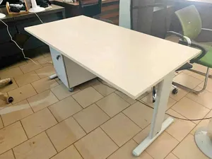 Bureau moderne + Caisson a tiroirs