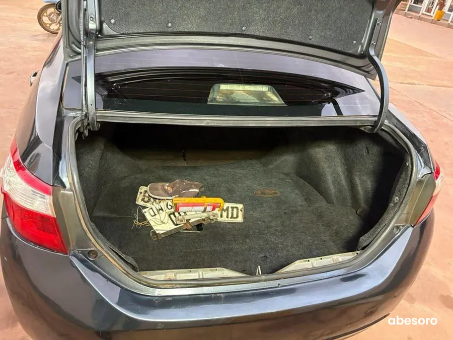 Toyota corolla S 2015 (image 5)