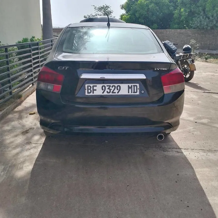 Honda City Année 2010 (image 3)