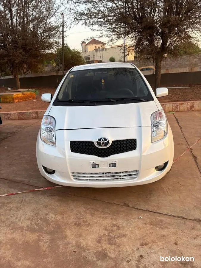 Toyota Yaris (image 2)