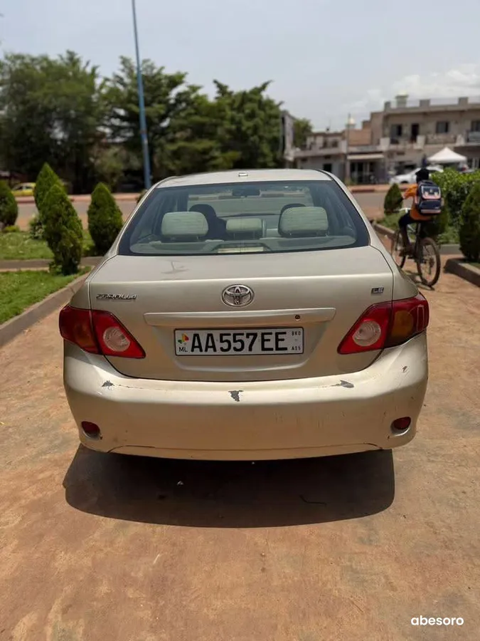TOYOTA COROLA LE (image 5)