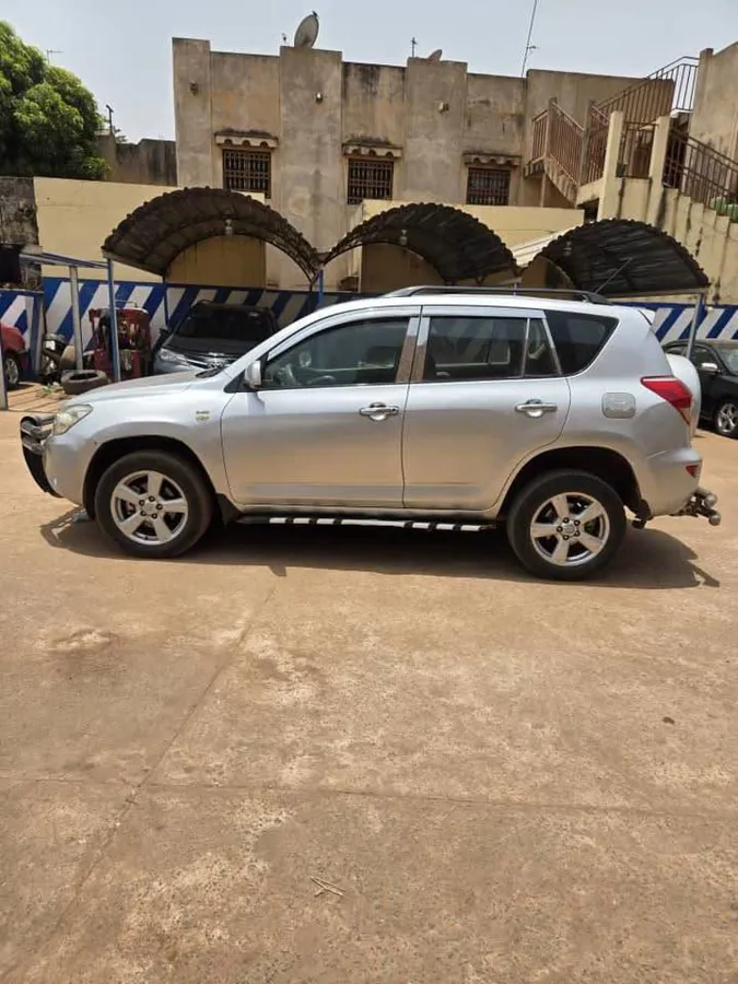 TOYOTA RAV4 ANNÉE 2008 (image 4)