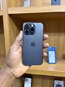 iPhone 15pro 128Go