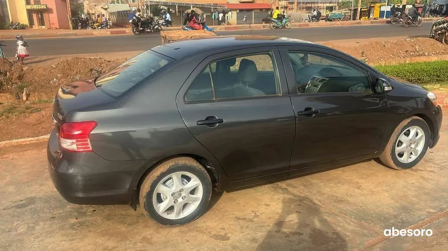 Toyota Yaris Berline (image 4)