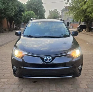 TOYOTA RAV4 XLE HYBRID ANNÉE 2016