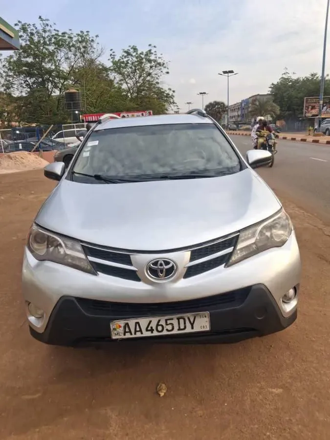 Toyota rav4 2014 très propre (image 8)