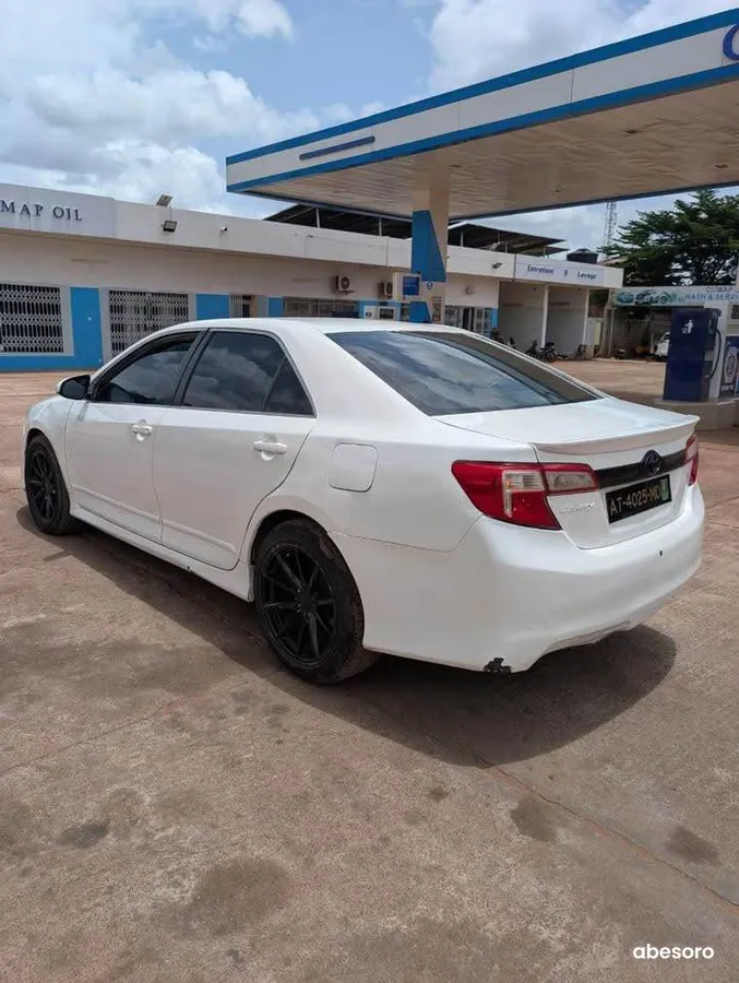 Toyota Camry 2013 (image 3)