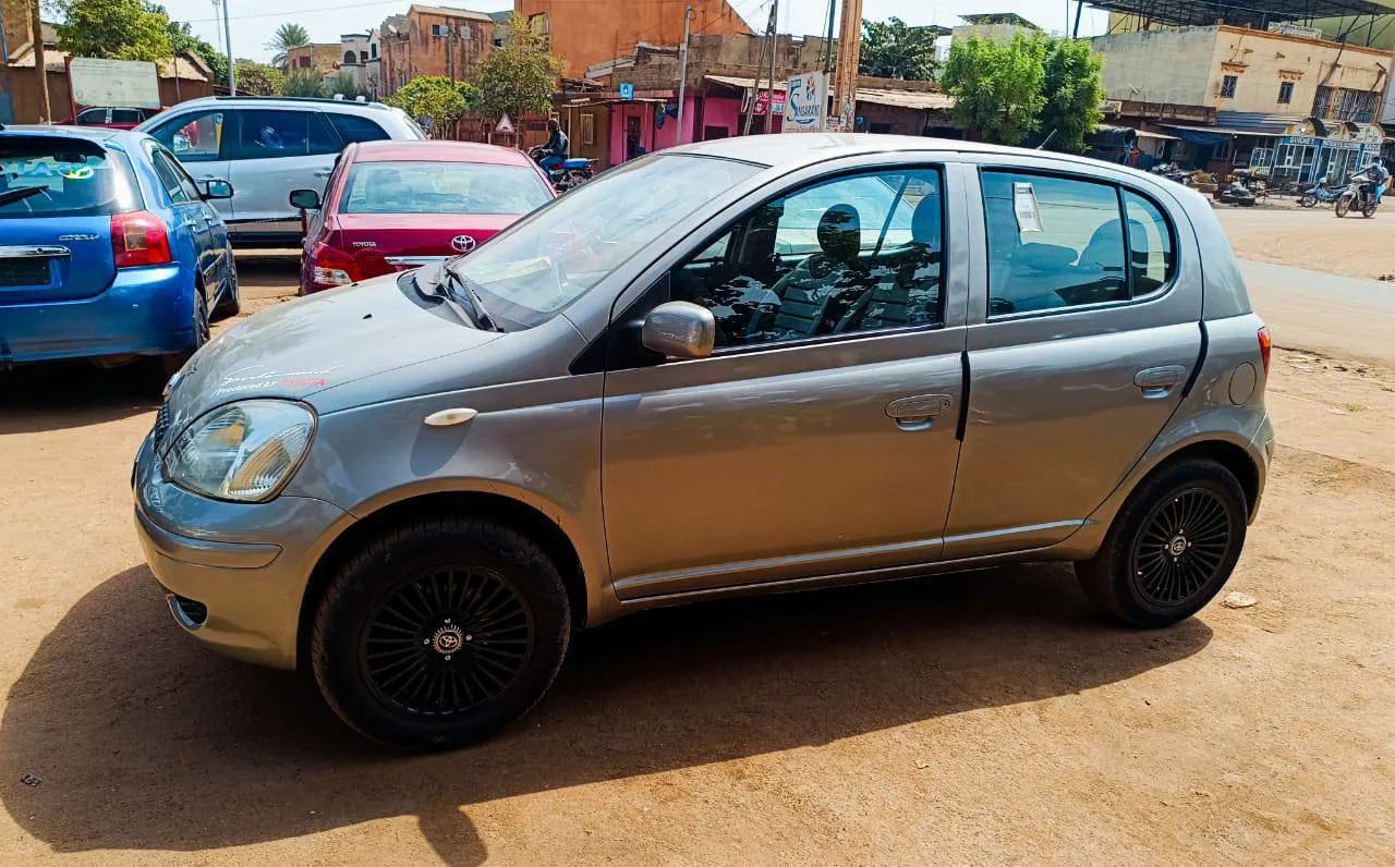 Toyota Yaris 2005 (image 6)
