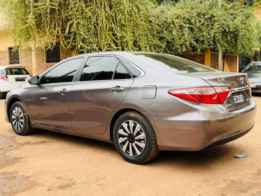 Toyota Camry LE Hybride 2016 (image 9)