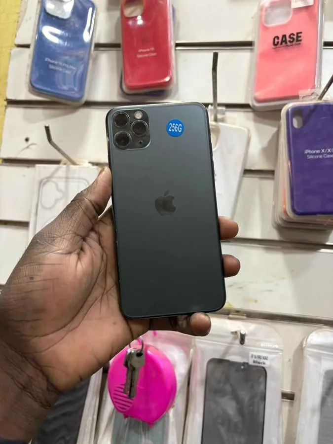iPhone 11 Pro Max – 256 Go (image 10)
