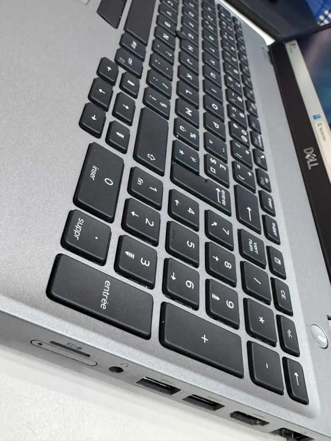 Dell Precision 3551 (image 6)
