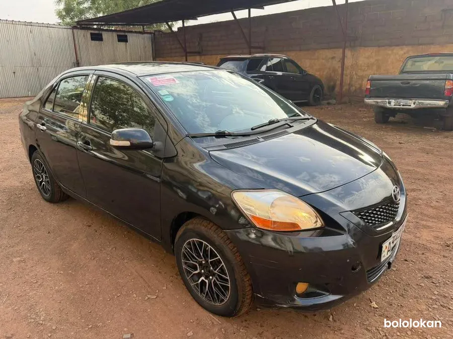 Toyota yaris année 2010 (image 7)