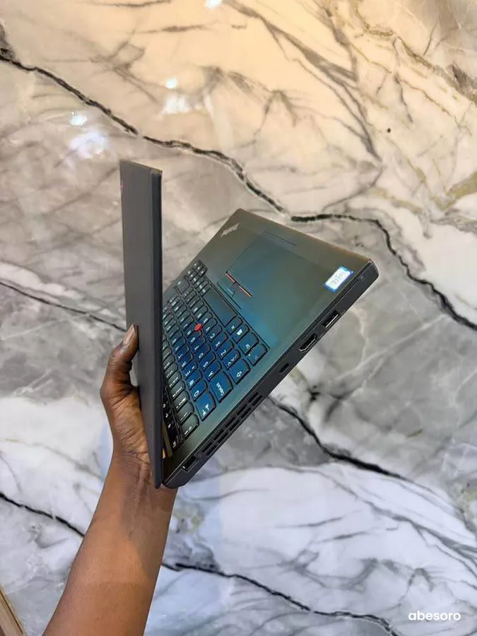 Lenovo ThinkPad X270 (image 3)